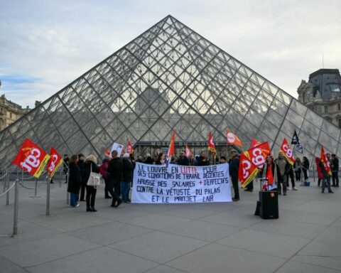 Louvre Shuts Down Amid Staff Protest Over Working Conditions