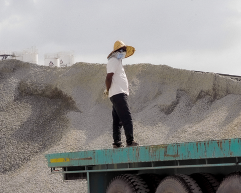 Exploring the Dualities of Singapore in 'Sandcastles'