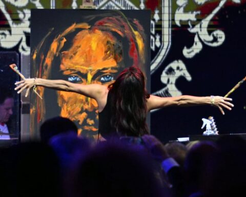 Trump Auctions Jesus Portrait for $2.75 Million at New Year's Eve Event