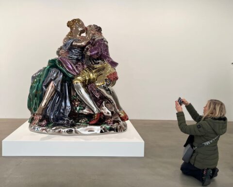 Jeff Koons's Sculptures: A Reflection of Wealth and Consumerism