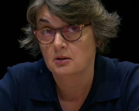 Laurence des Cars Resigns from Louvre Directorship