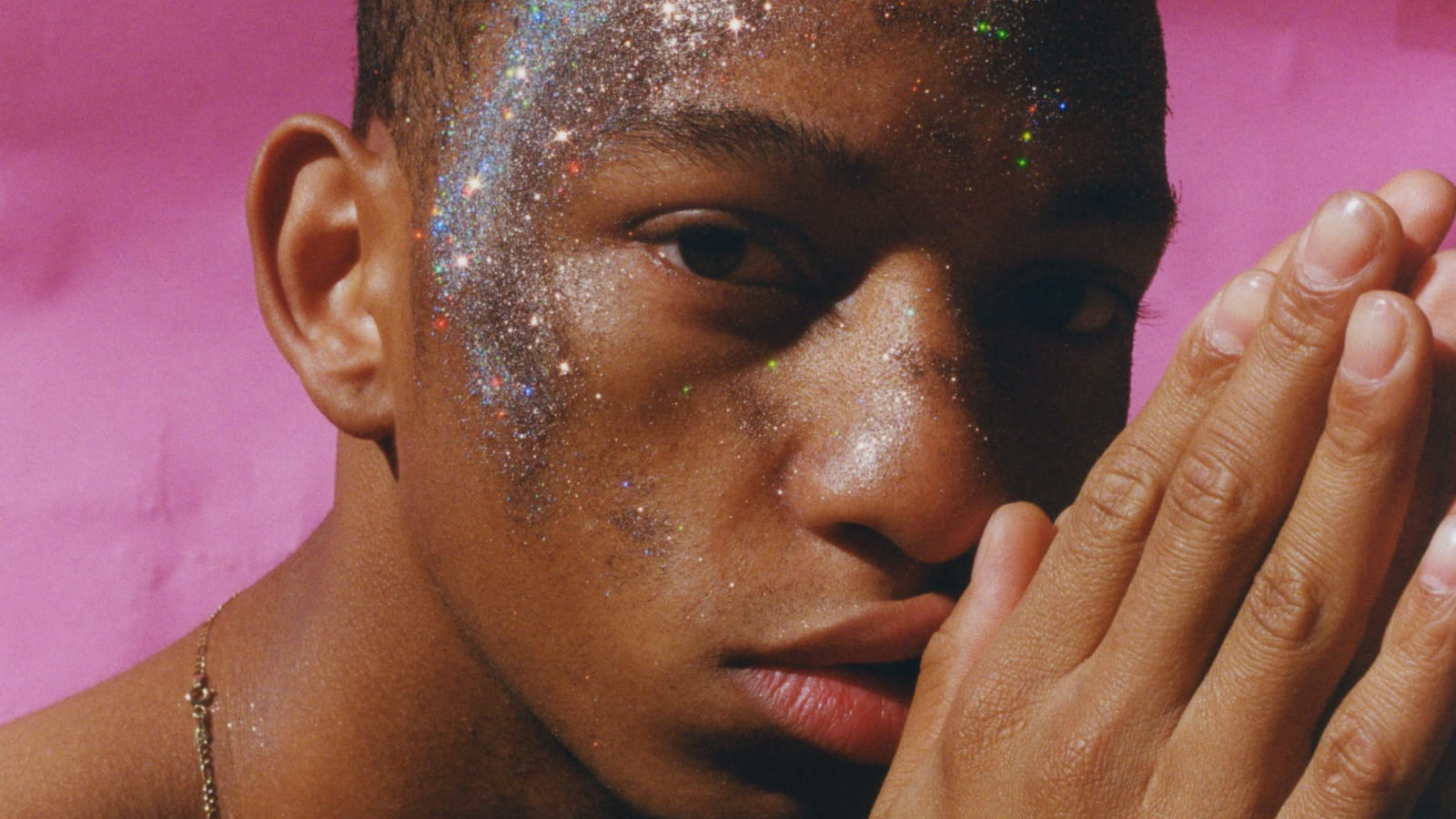 Exploring Glitter's Cultural and Artistic Influence