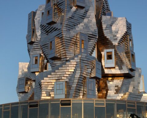 Norman Foster Pays Tribute to Frank Gehry's Architectural Legacy