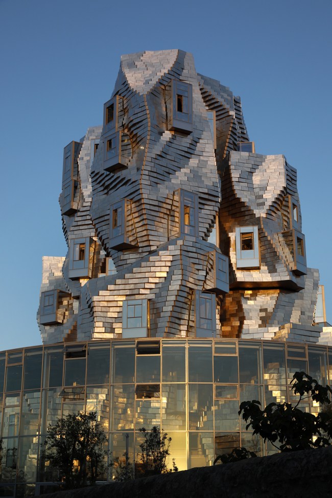 Norman Foster Pays Tribute to Frank Gehry's Architectural Legacy