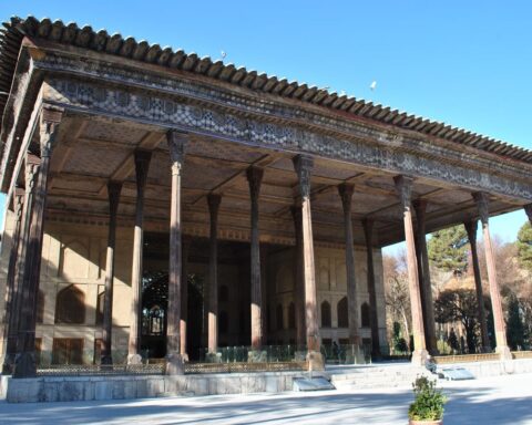 17th-Century Palace in Isfahan Damaged by US and Israeli Military Actions