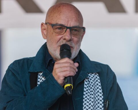 Brian Eno Joins 200+ Artists Urging British Museum to Acknowledge Palestine