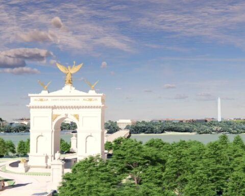 Trump Administration Suggests Towering Arch Opposite Lincoln Memorial