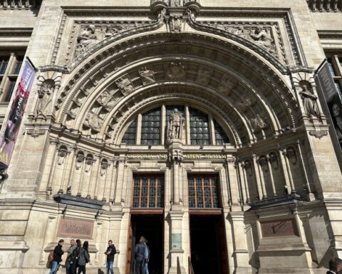 V&A Museum Alters Catalogue Images Following Chinese Printer's Demands