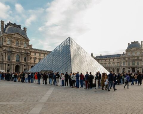 Louvre Tops Global Museum Attendance in 2025