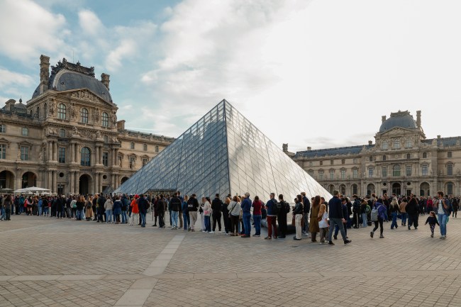 Louvre Tops Global Museum Attendance in 2025