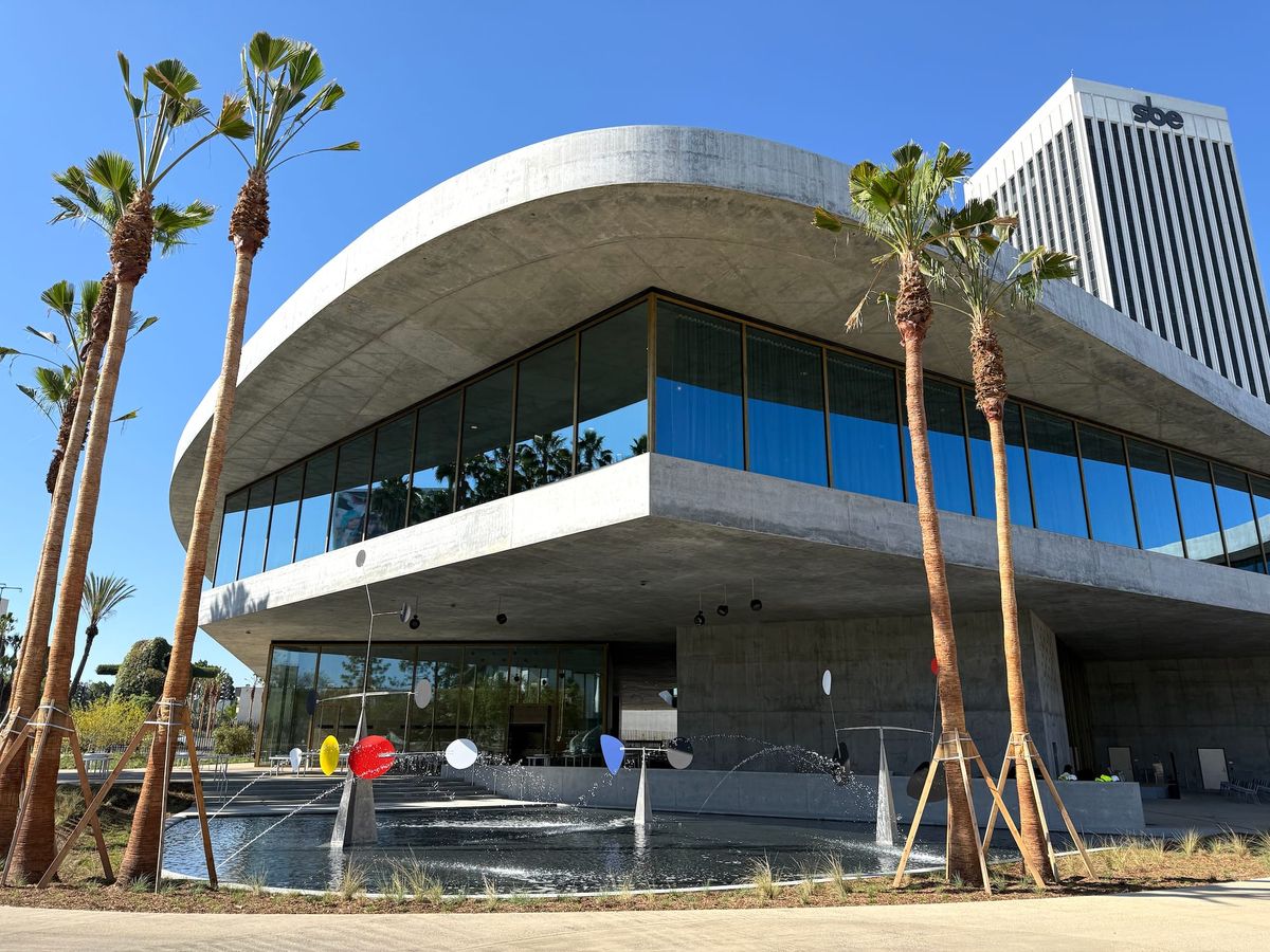 LACMA's Innovative Structure Encourages Visitor Exploration