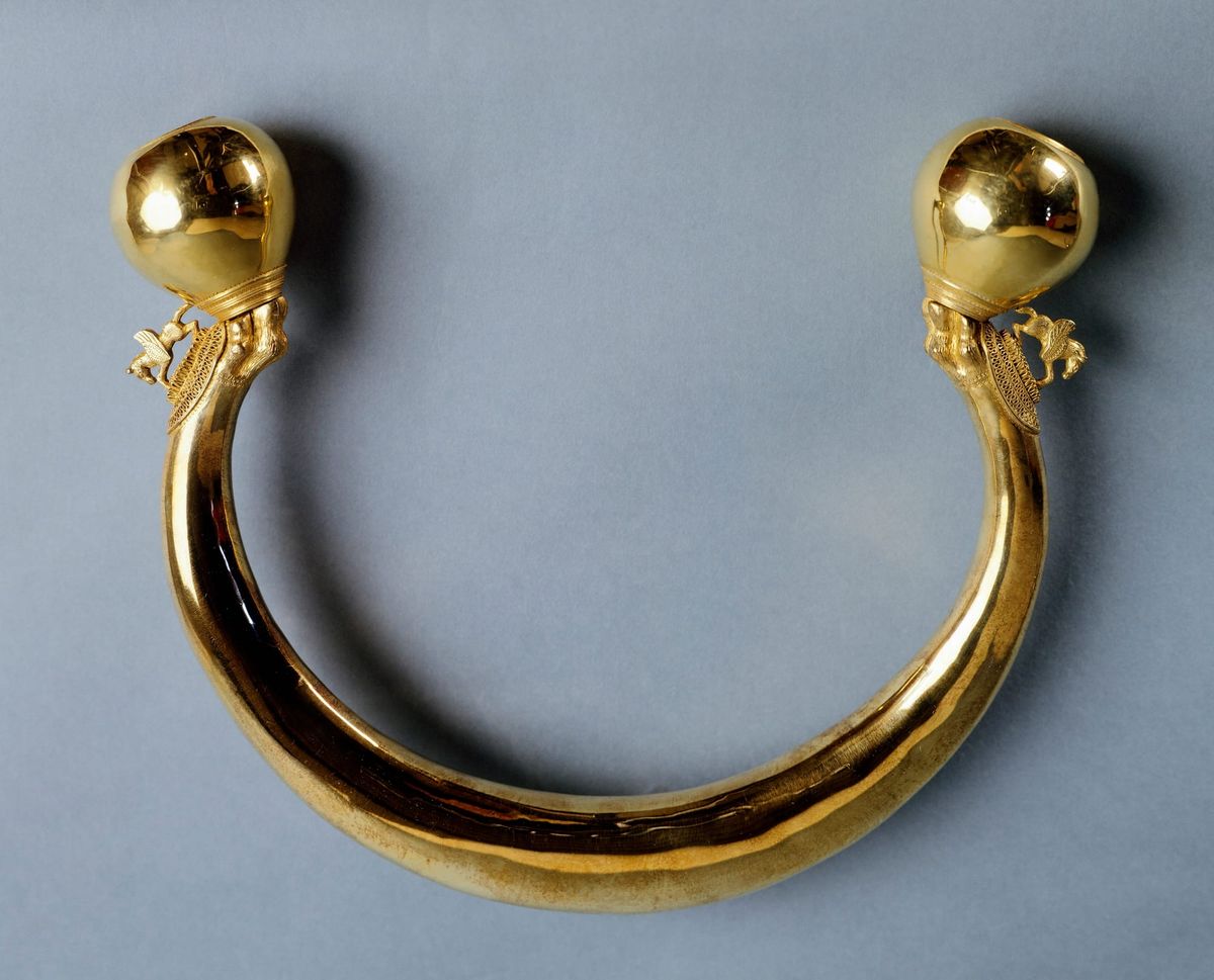 Man Arrested in Daytime Theft of 2,500-Year-Old Gold Torque From French Museum