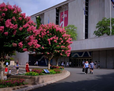 Trump Directs Warning Signs to Be Placed Outside Smithsonian History Museum
