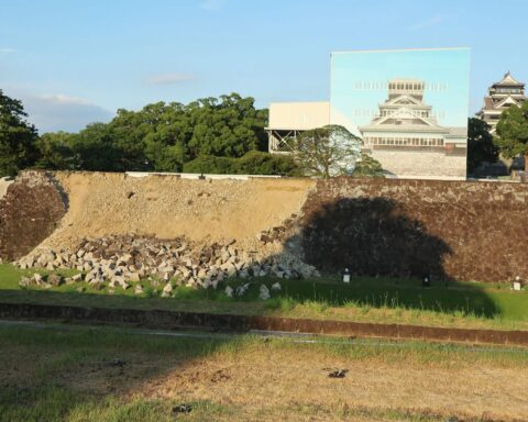 Historic Kumamoto Castle Sustains Damage in 7.1-Magnitude Earthquake