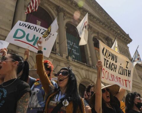 Art Institute of Chicago Plans to Dismiss Entire Custodial Workforce