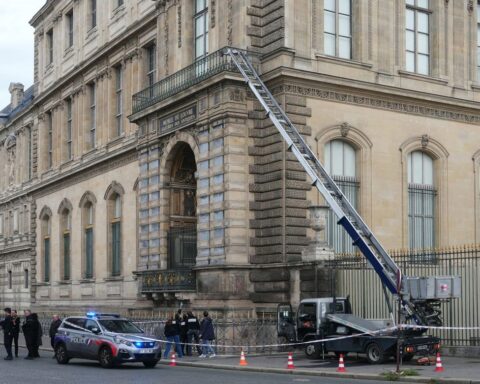 Two Suspects Offer New Clues About the Alleged Organizer of the Louvre Theft