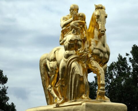 Trump’s Washington Statues Get a Mar-a-Lago-Style Gilded Makeover