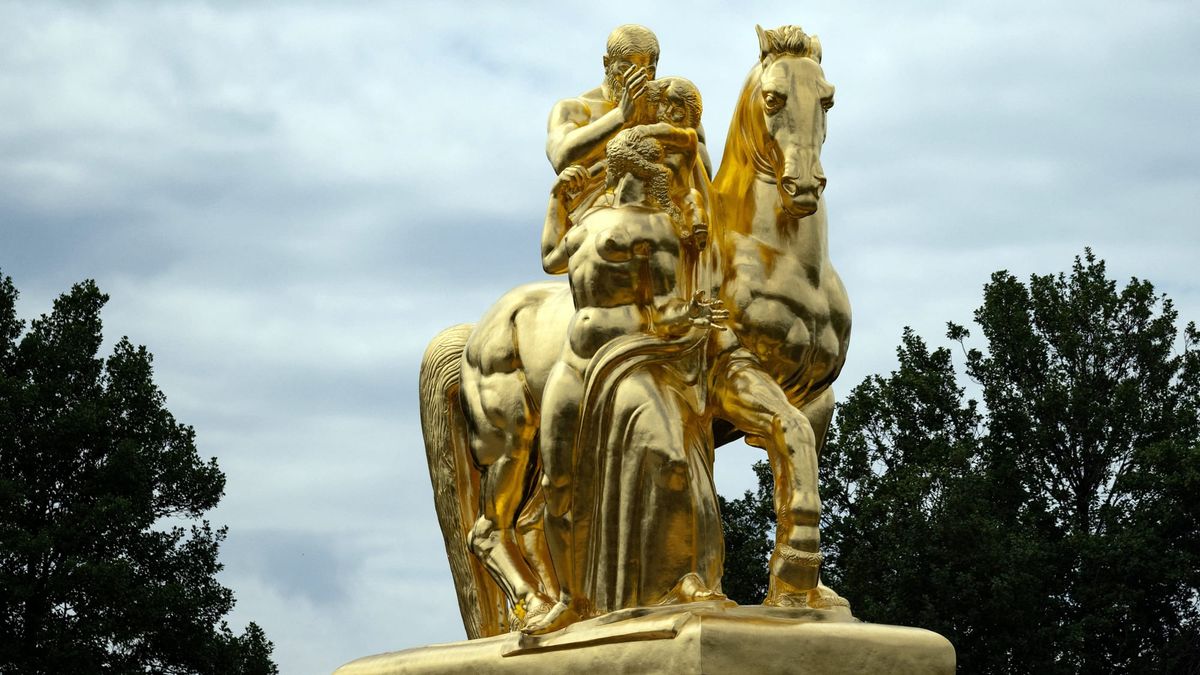 Trump’s Washington Statues Get a Mar-a-Lago-Style Gilded Makeover