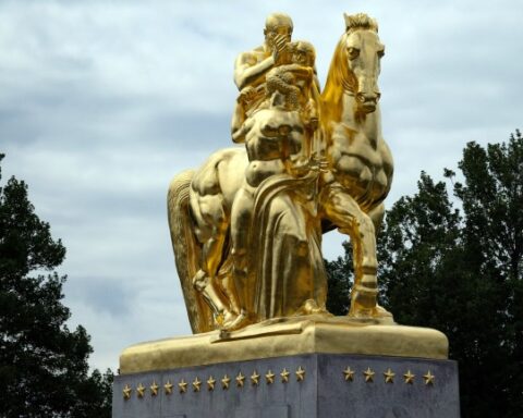 Trump Administration’s Flashy Gilding of DC Statues Sparks Mixed Reactions