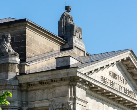 Unnamed Siblings Found Guilty in German Court Over Sale of Looted Egyptian Artifacts