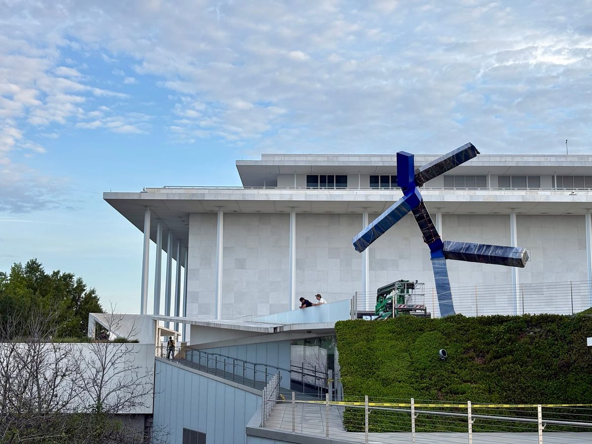 National Park Service Removes Joel Shapiro Sculpture Outside Kennedy Center Without Explanation